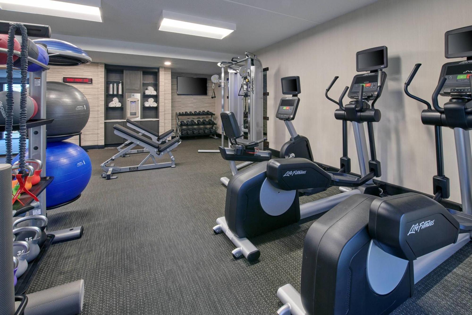 Hotel Courtyard By Marriott Indianapolis Castleton Esterno foto